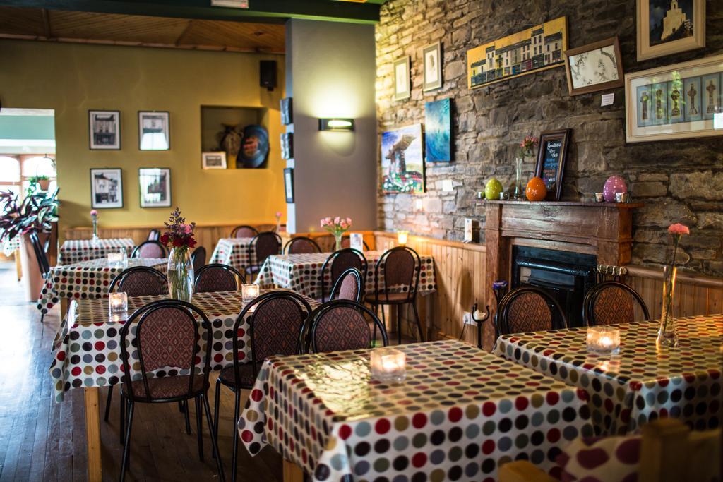 Byrnes Wine Dine Stay Ennistimon Exterior foto